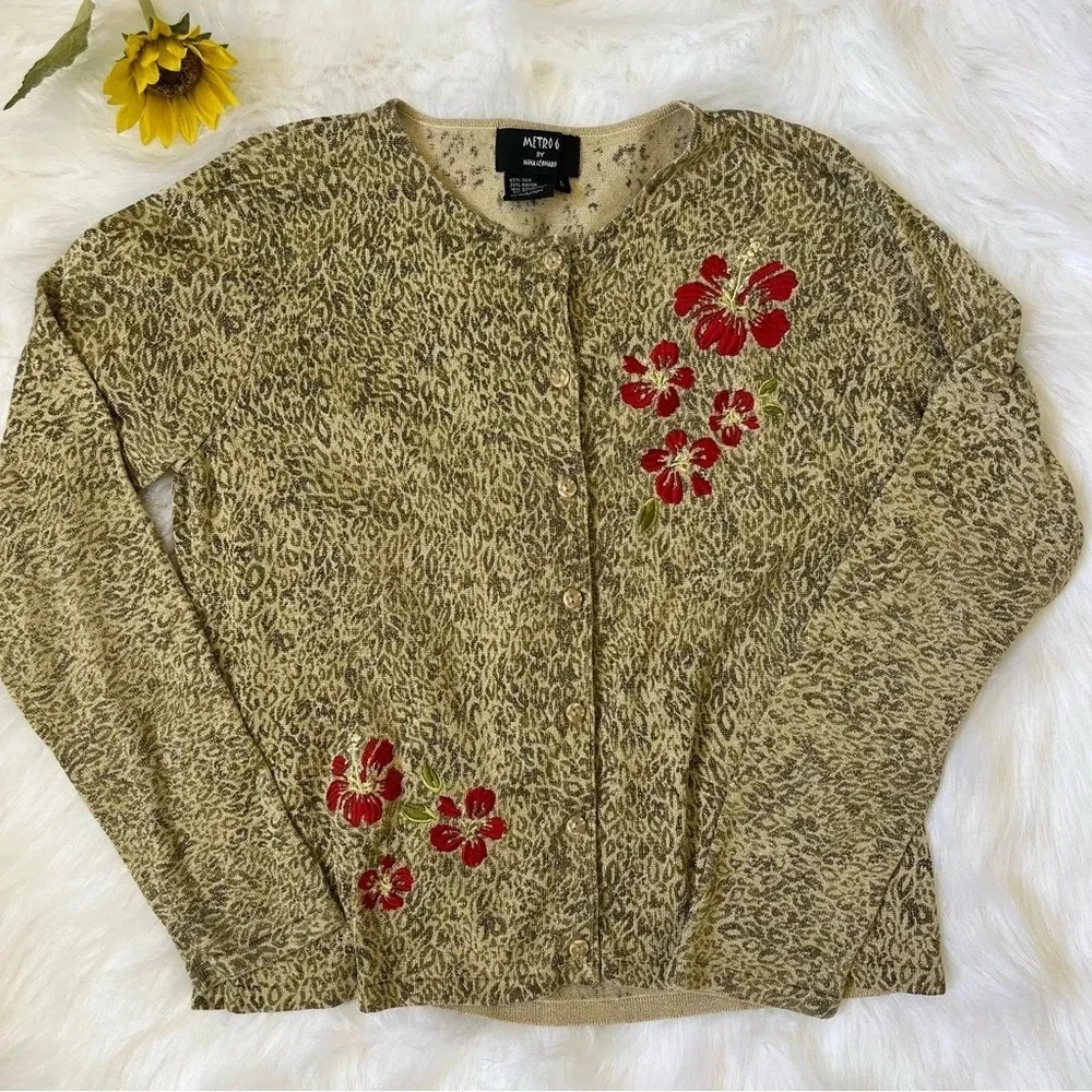 Metro 6 Women’s Cardigan with Red Floral Accents. Size: L Mixed silk material.